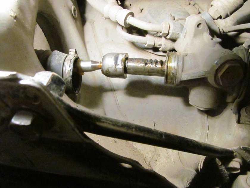 Рулевой тяга Тойота Королла 2003