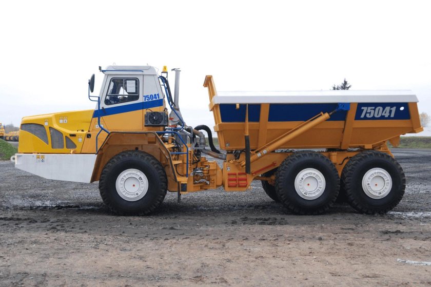 МОАЗ сочлененный самосвал