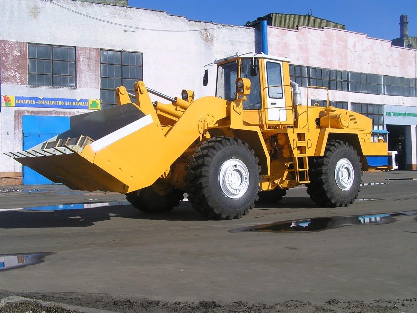 Фронтальный погрузчик МОАЗ