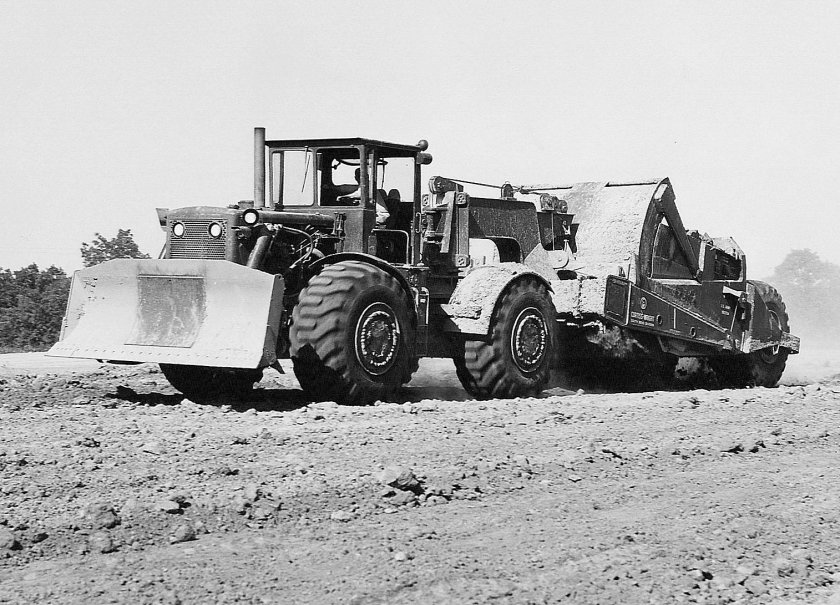 Самоходный скрепер МОАЗ-6007