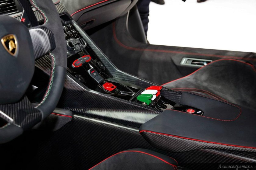 Ламбо Венено салон