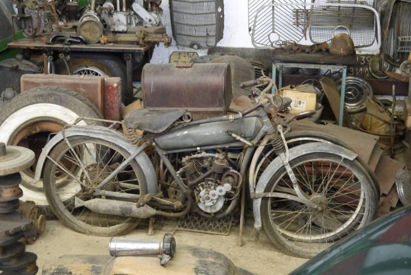 Антикварная машина Бормана