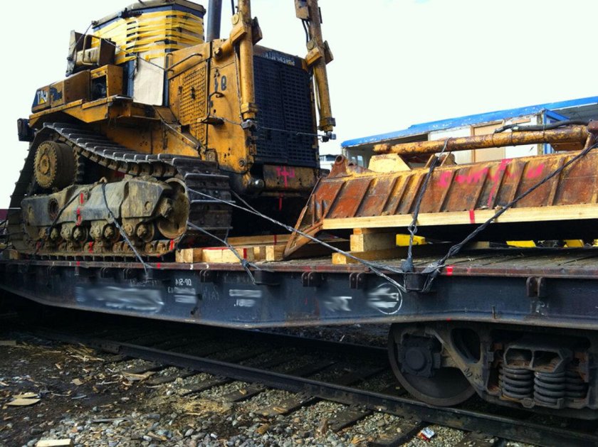 Катерпиллер 10 бульдозер на ЖД платформе