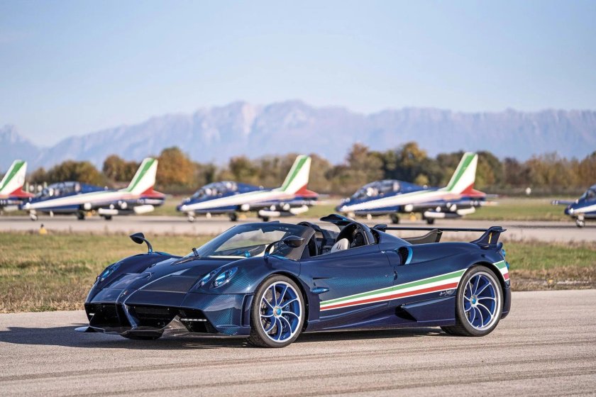 Pagani Huayra r 2022
