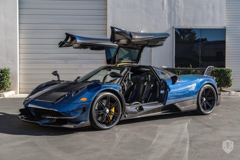 Машина Pagani Huayra
