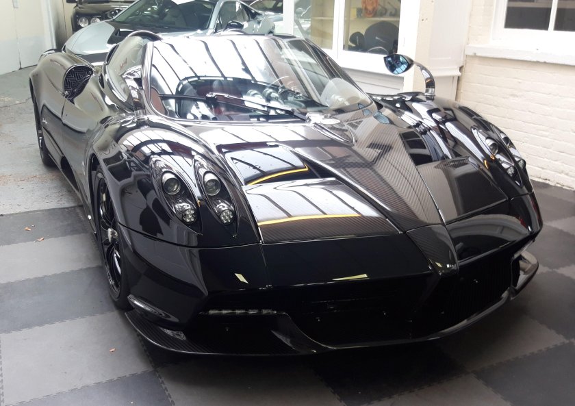 Пагани Хуайра машина цена в России в рублях