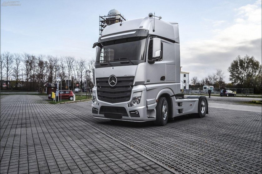 Мерседес Актрос 4 МП 4