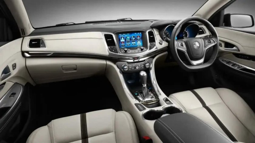 Holden Commodore салон