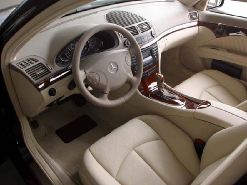 Мерседес Бенц е320 салон