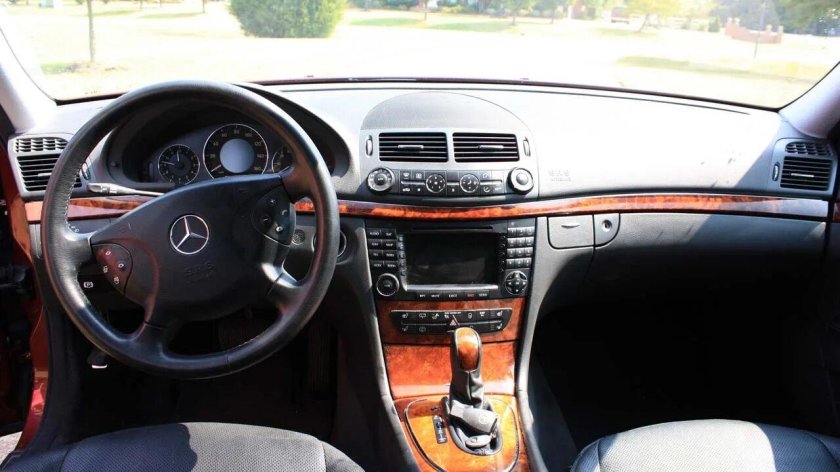 Мерседес Бенц е320 салон