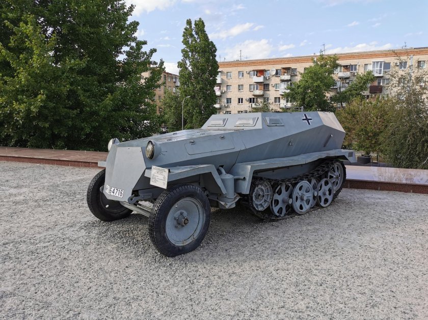 Американский полугусеничный бронетранспортер м3