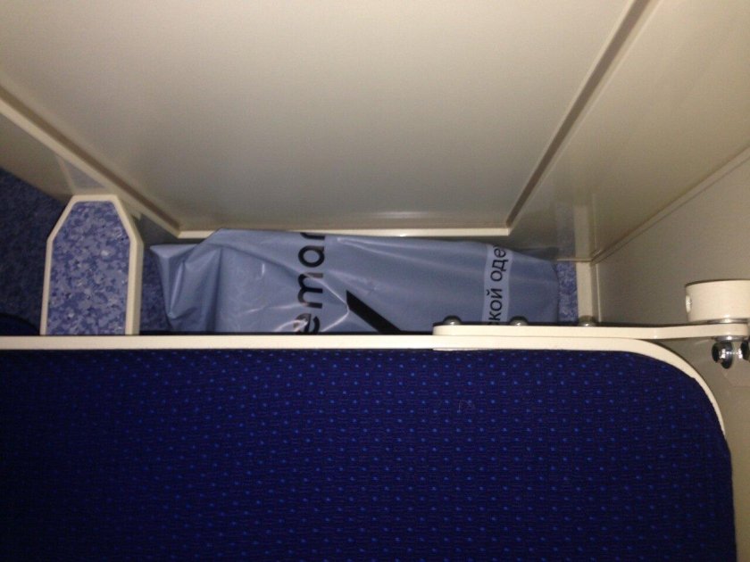 Размер багажной полки в купейном вагоне двухэтажного поезда