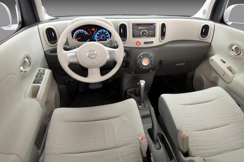 Nissan Cube 2009 салон