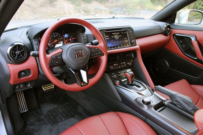Nissan GTR 2018 салон