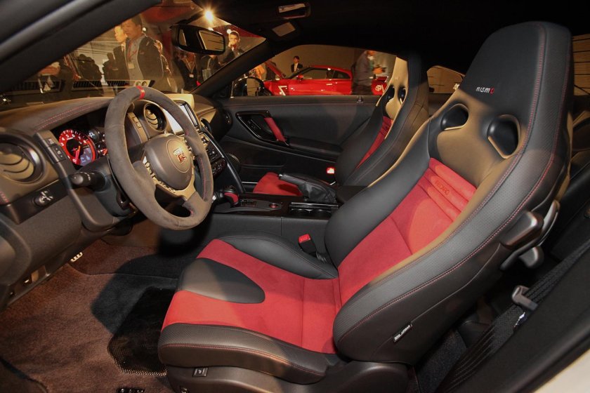 Ниссан ГТР салон