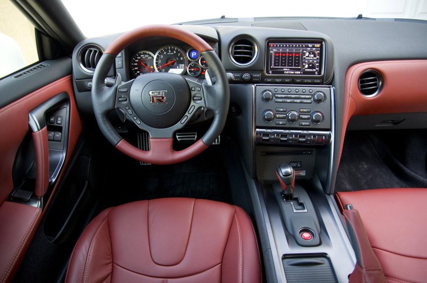 Ниссан ГТР 35 салон