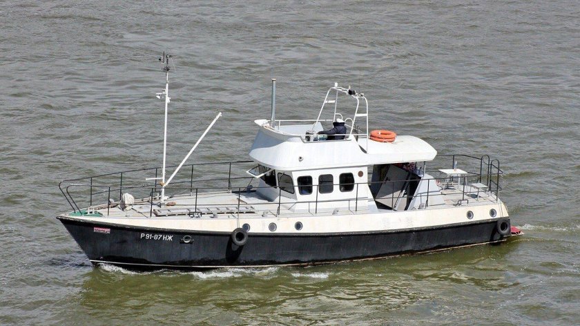 Маломерное судно катер