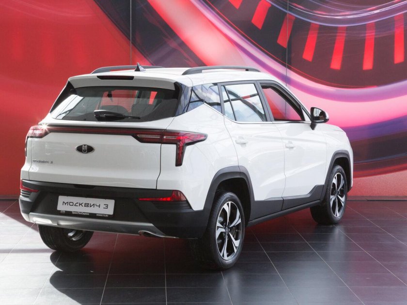 Белый кроссовер Москвич