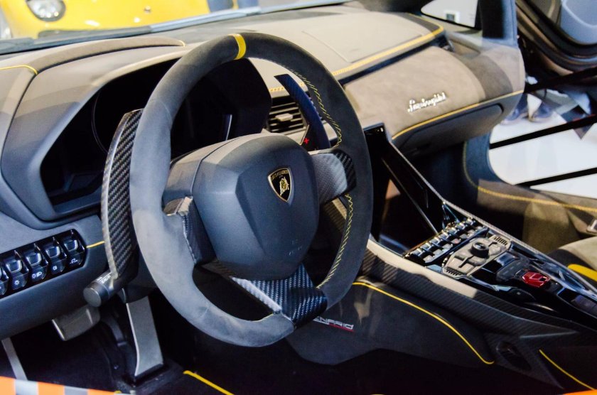 Ламборгини Сентенарио салон