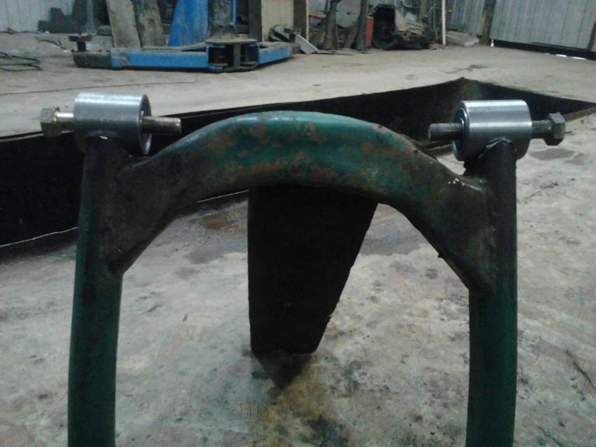 Задний маятник мотоцикла Урал