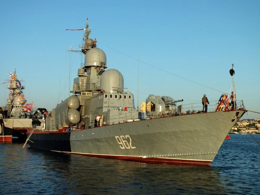 Ракетный катер молния 12411