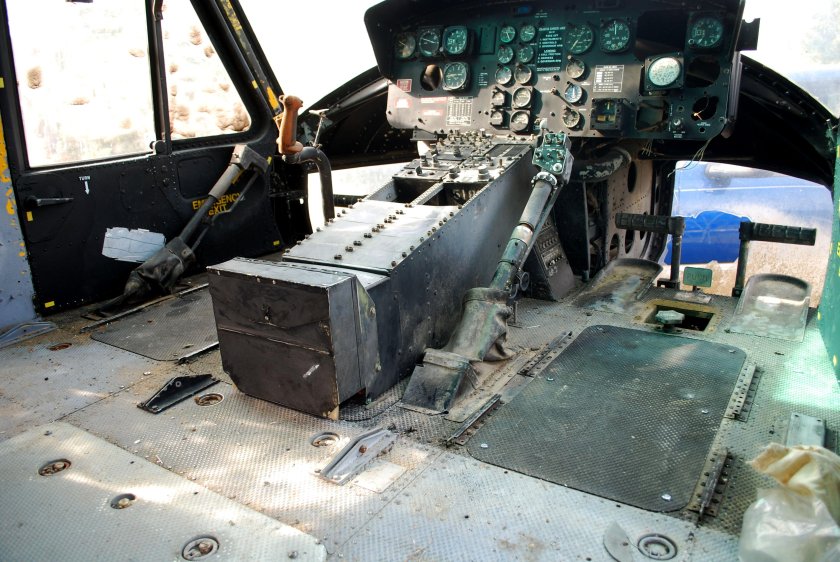 Bell uh-1 Iroquois кабина