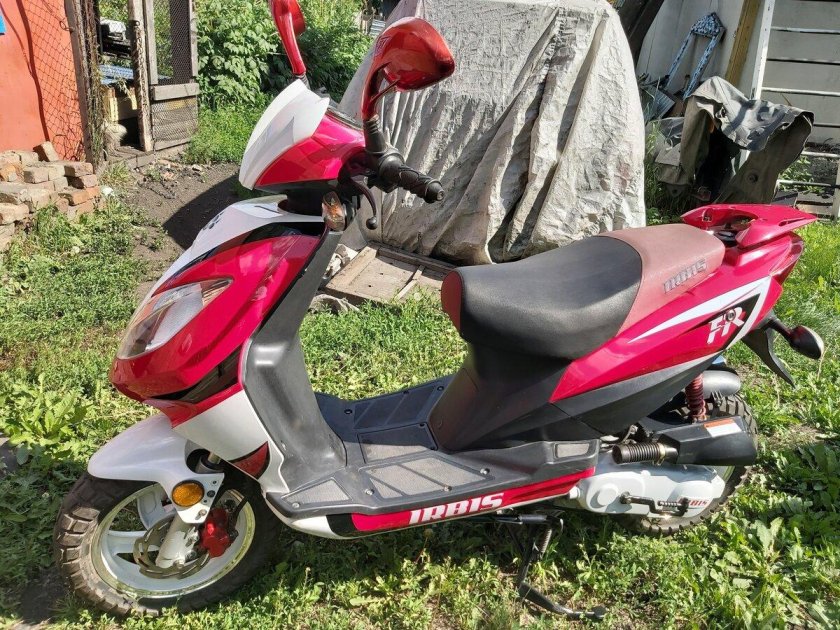 Скутер Ирбис красный