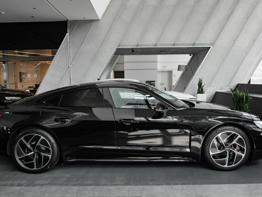 Винил на е трон ГТ