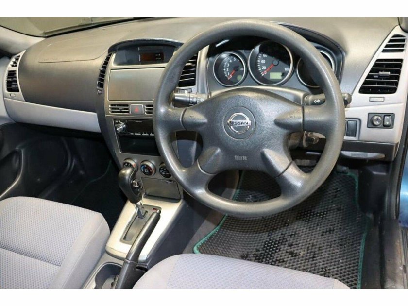 Nissan Wingroad 2003 салон