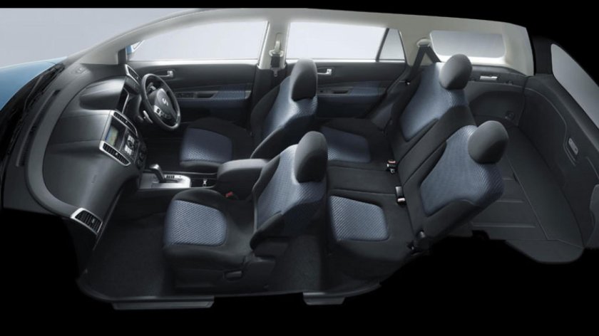 Nissan Wingroad, 2004 салон