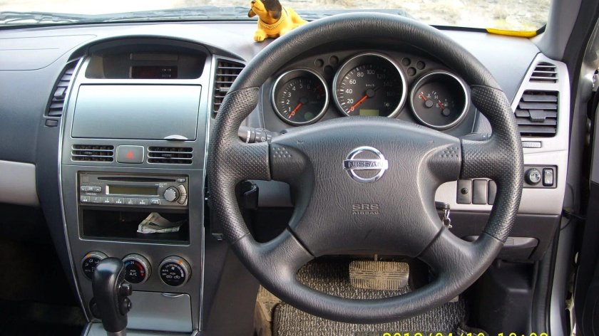 Nissan Wingroad 2003 салон
