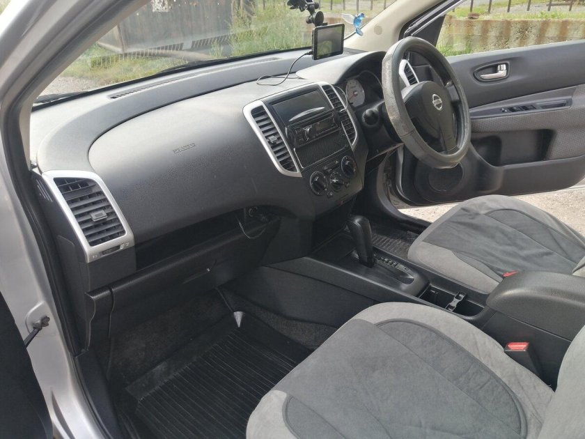 Nissan Wingroad левый руль