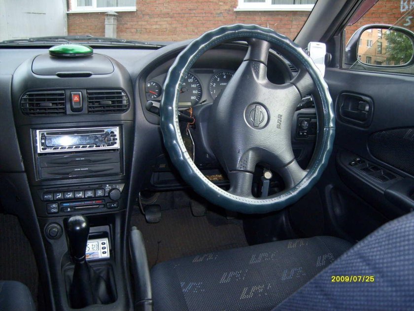 Nissan Wingroad 2001 салон