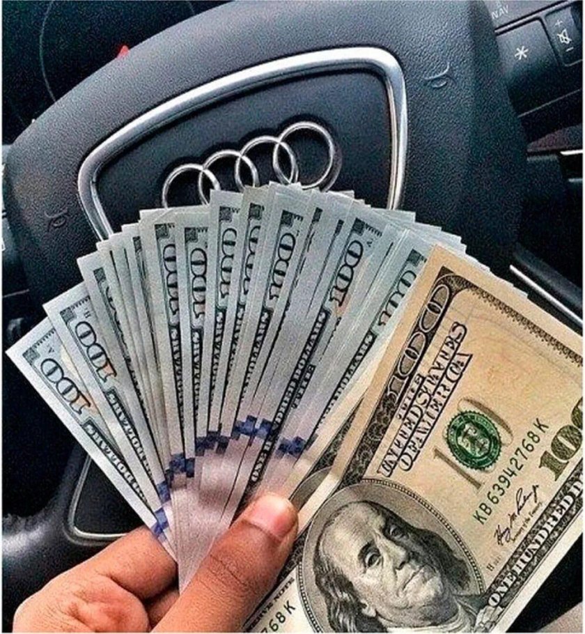 Пачки долларов в машине