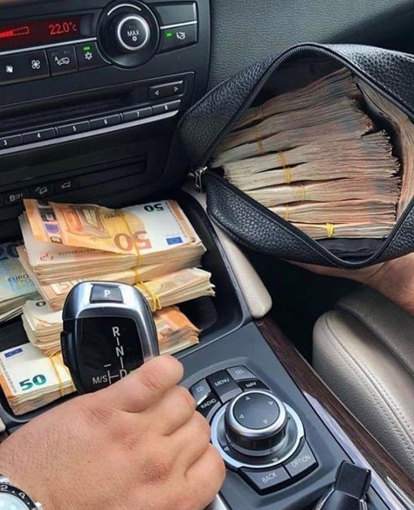 Атрибуты богатой жизни