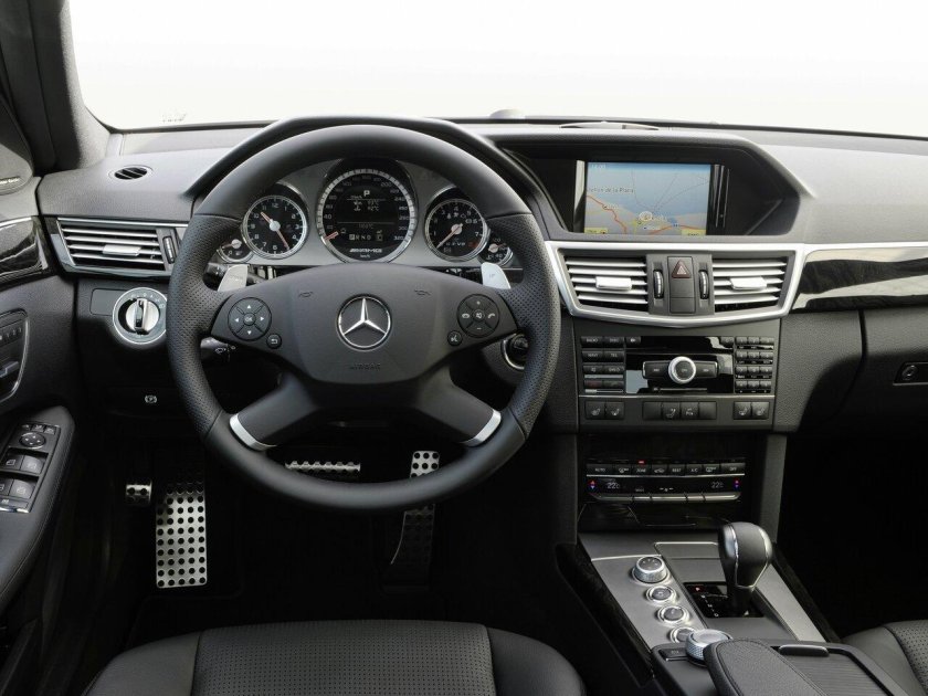 Мерседес Бенц е63 АМГ салон