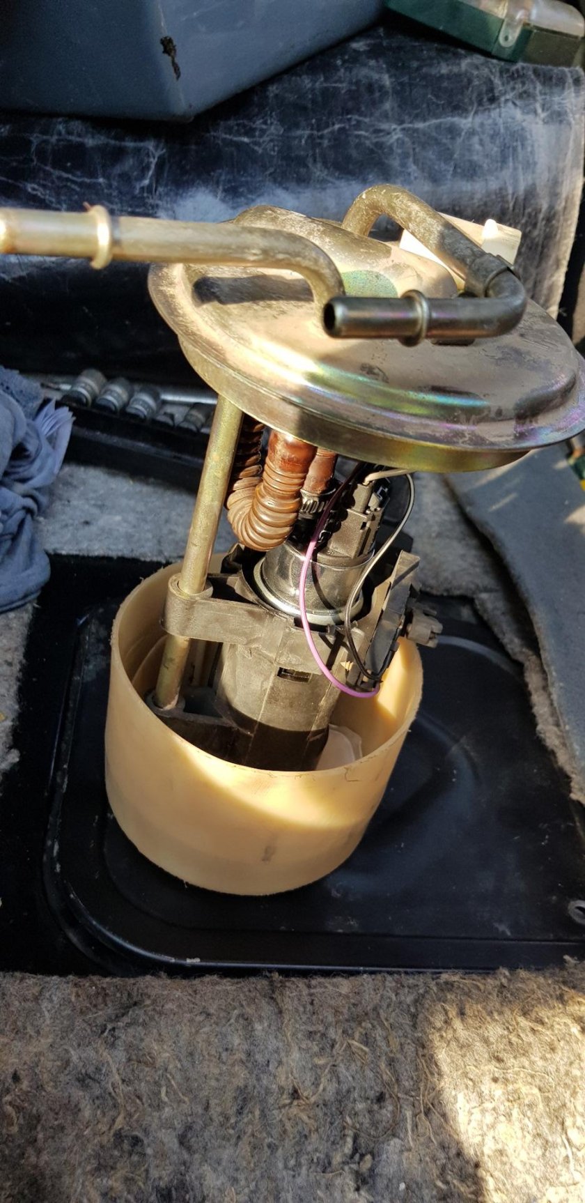 Нива 2002 года топливный насос