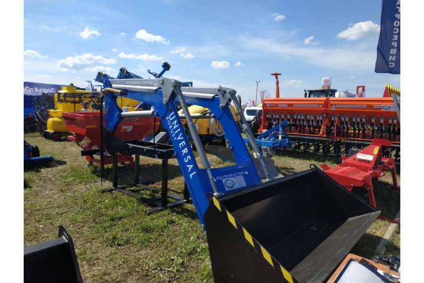 Погрузчик универсал robust 1600