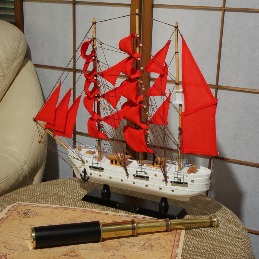 Модель парусника Алые паруса