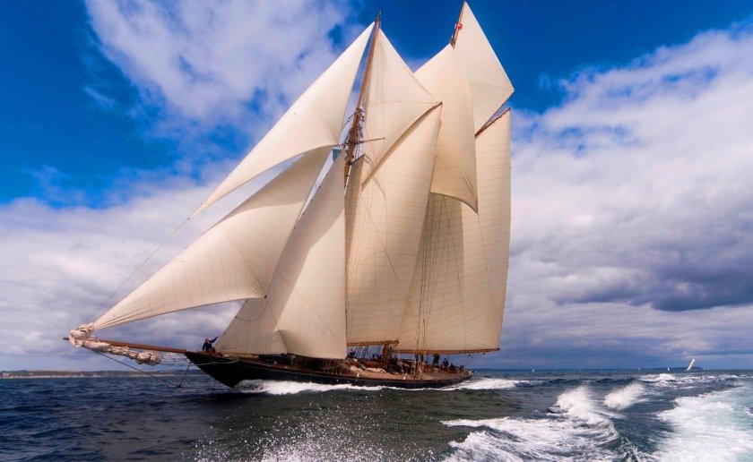 Парусная яхта Бригантина