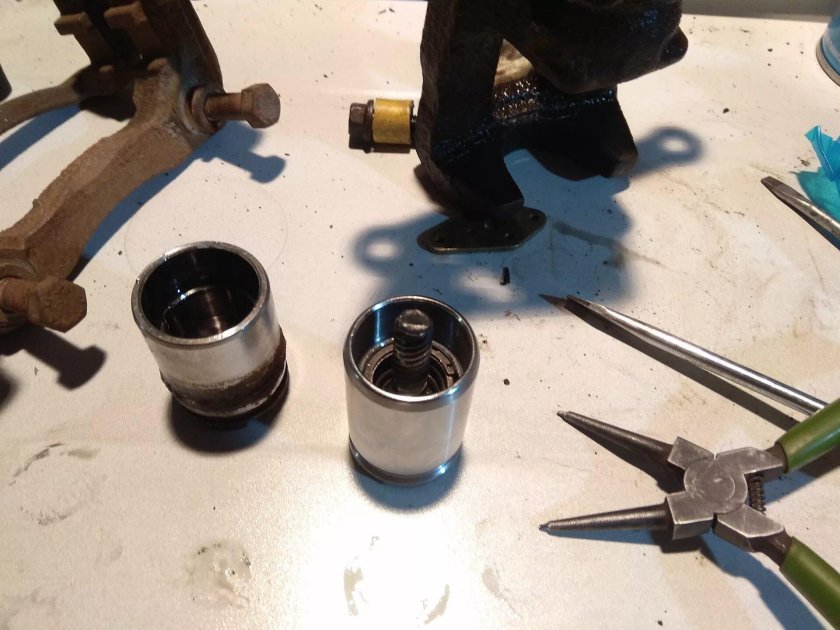 Тормозной поршень задний Hyundai Solaris 2013