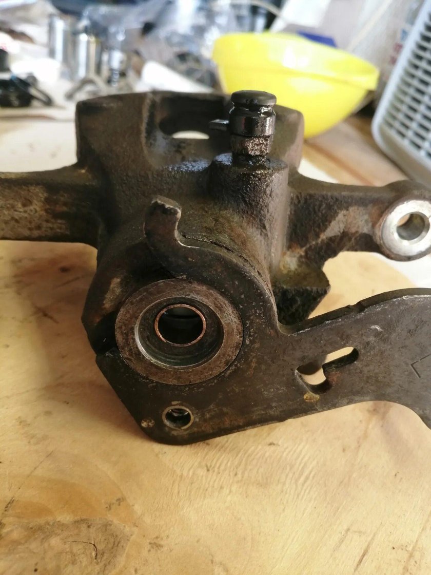 Замена поршня заднего суппорта Солярис