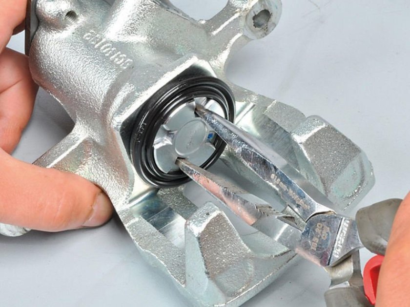 Поршень тормозного суппорта Киа Рио 3 задний