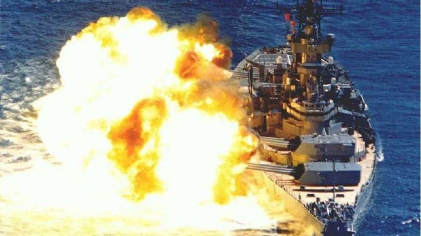 Залп линкора Миссури