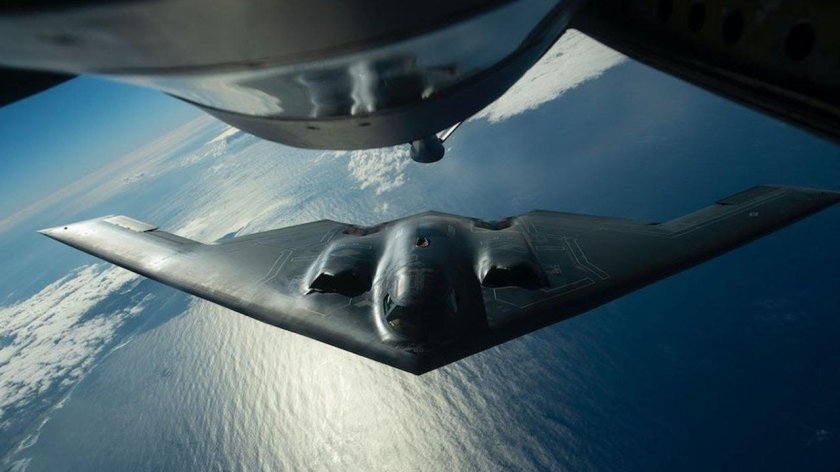 Стелс-бомбардировщик b-2