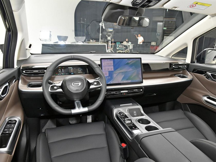 GAC минивэн интерьер