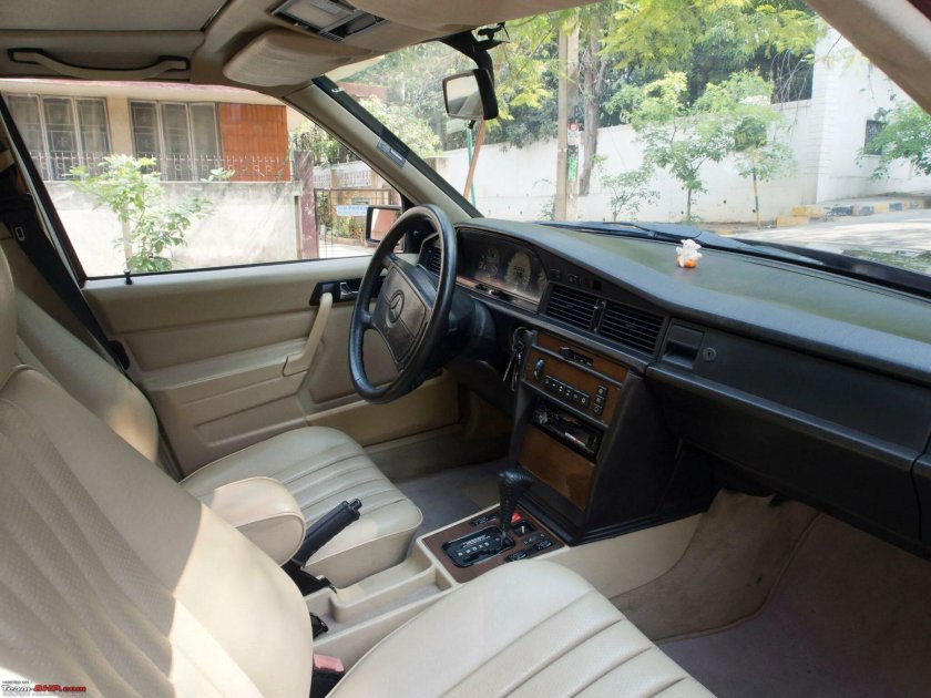 Мерседес 190е салон