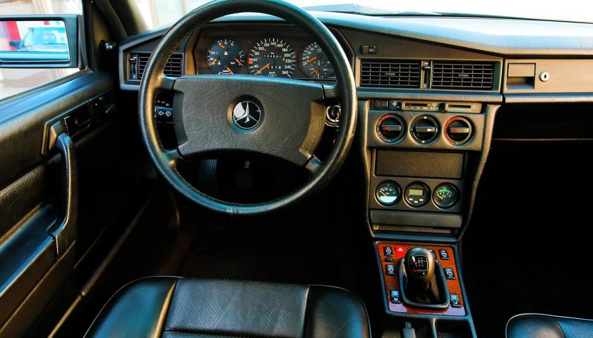 Мерседес 190 салон