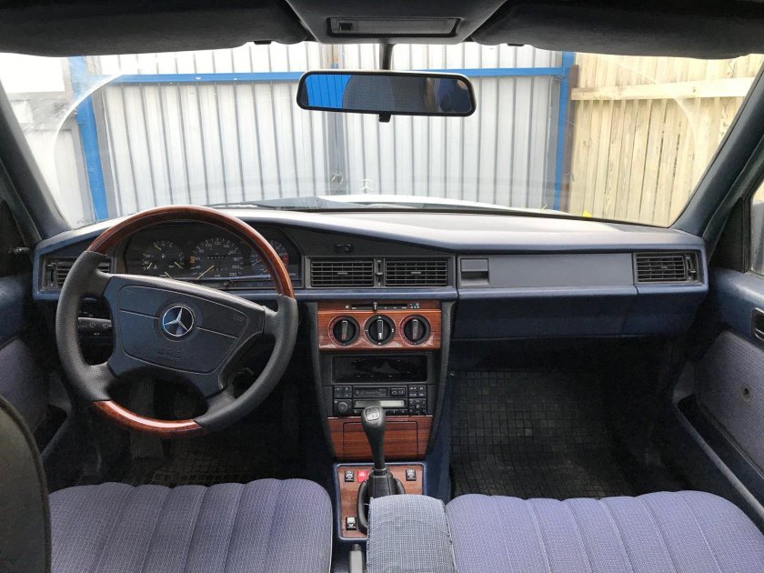 Мерседес 190 панель