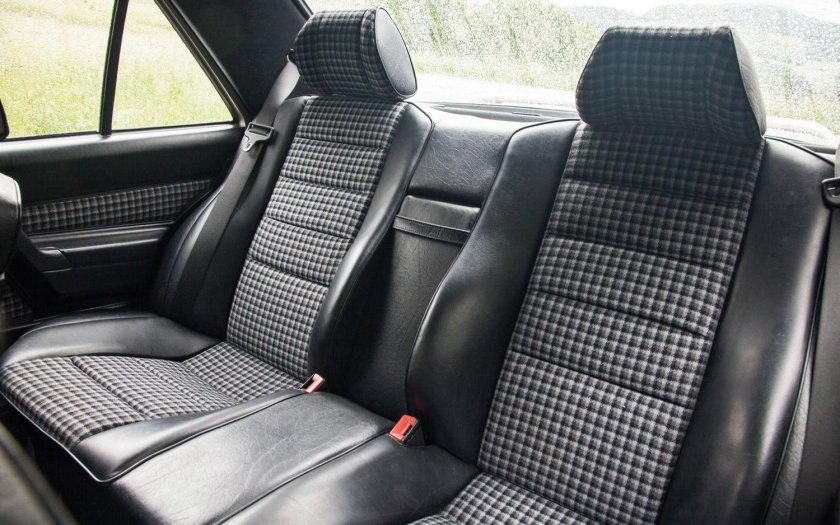 Мерседес 190 салон сзади